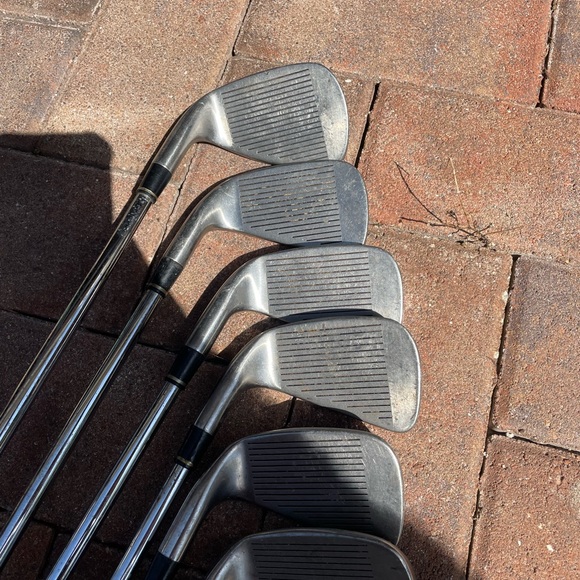 Titleist DCI 7 Pc Iron Set In Right Handed - Picture 5 of 12